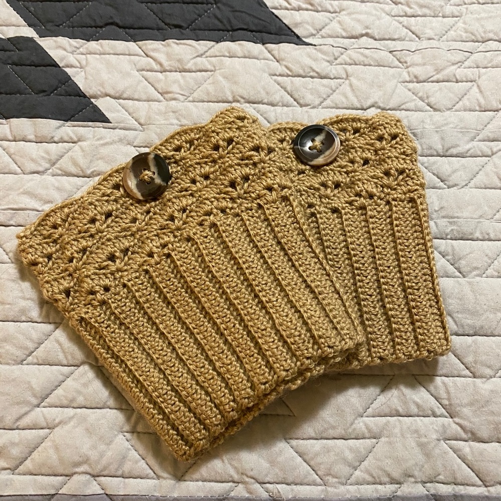 Crocheted Lacy Leg Warmers!